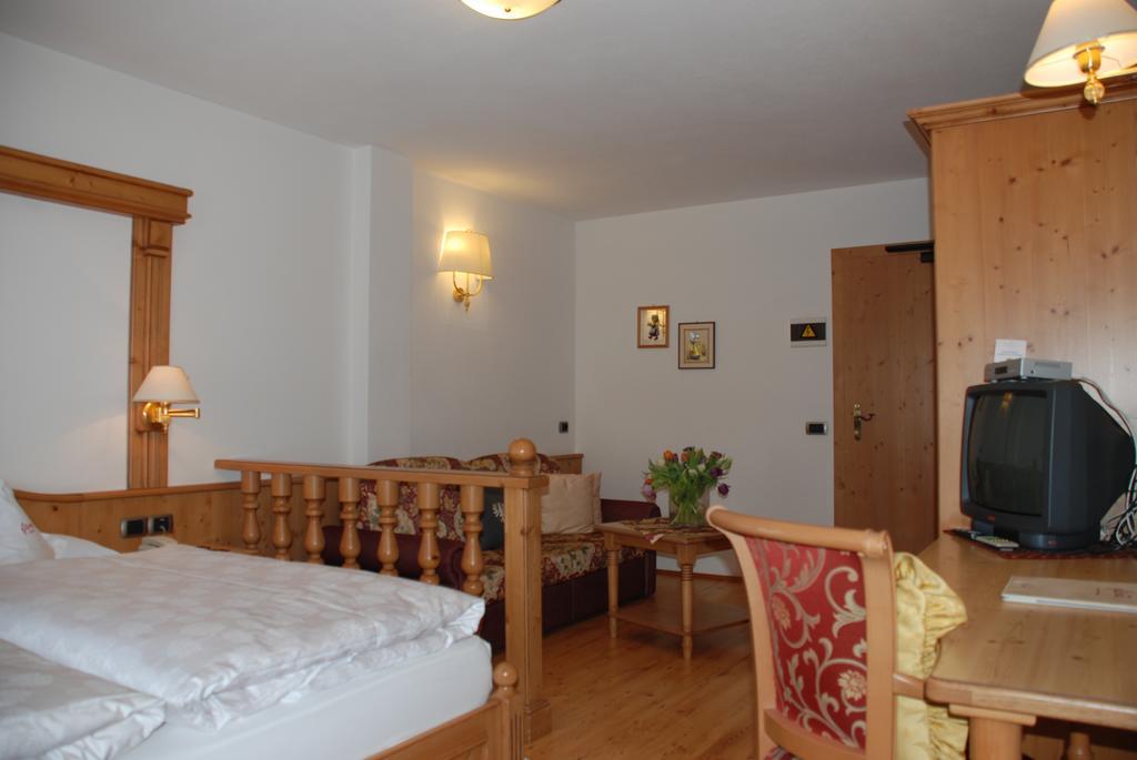 סלבה די ואל גרדנה Hotel Flora חדר תמונה