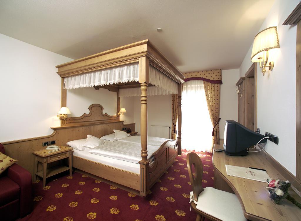 סלבה די ואל גרדנה Hotel Flora מראה חיצוני תמונה