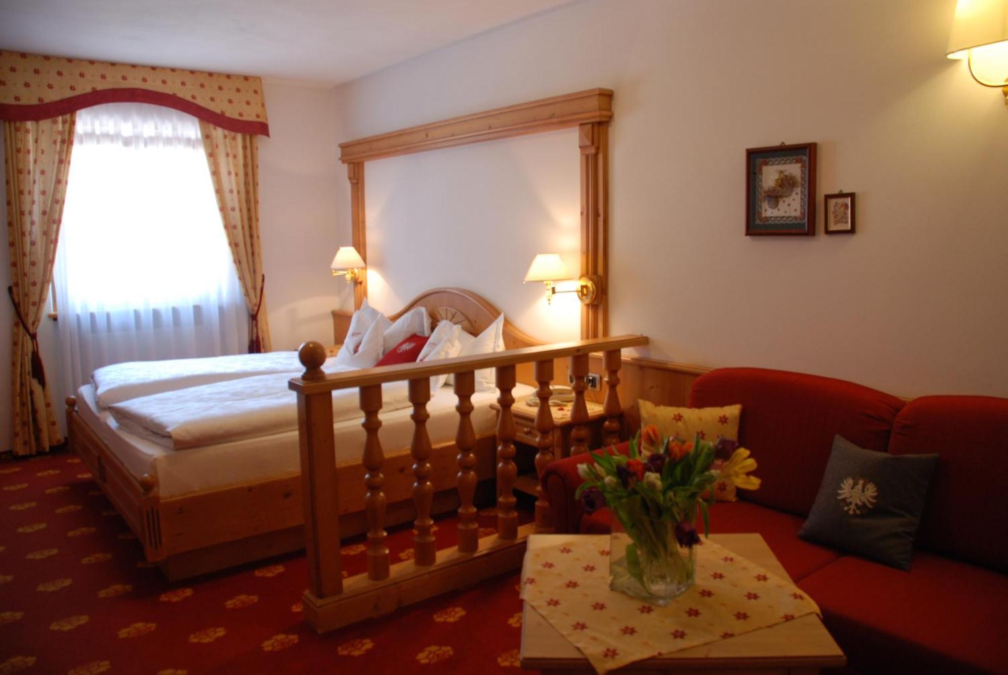 סלבה די ואל גרדנה Hotel Flora מראה חיצוני תמונה