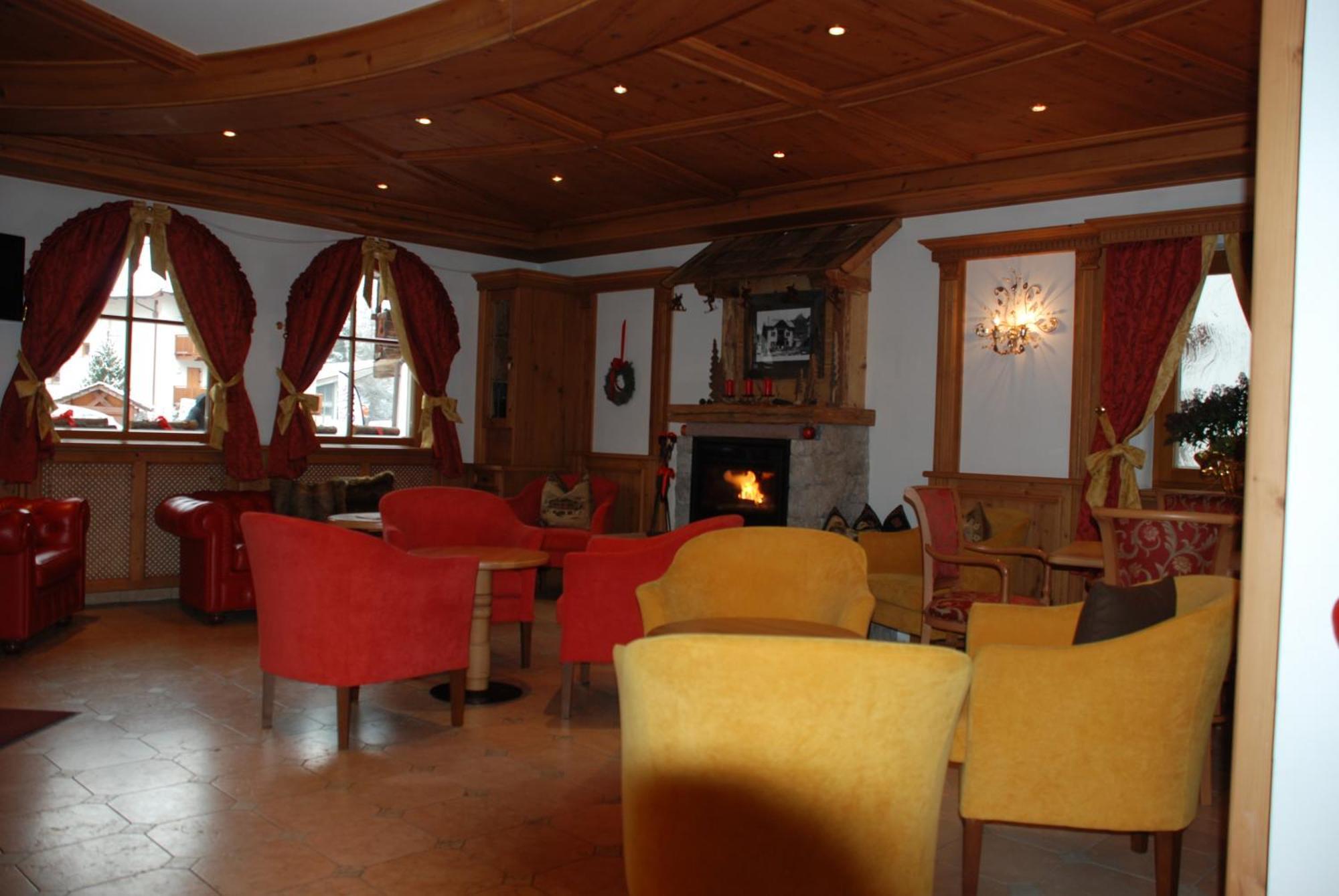סלבה די ואל גרדנה Hotel Flora מראה חיצוני תמונה